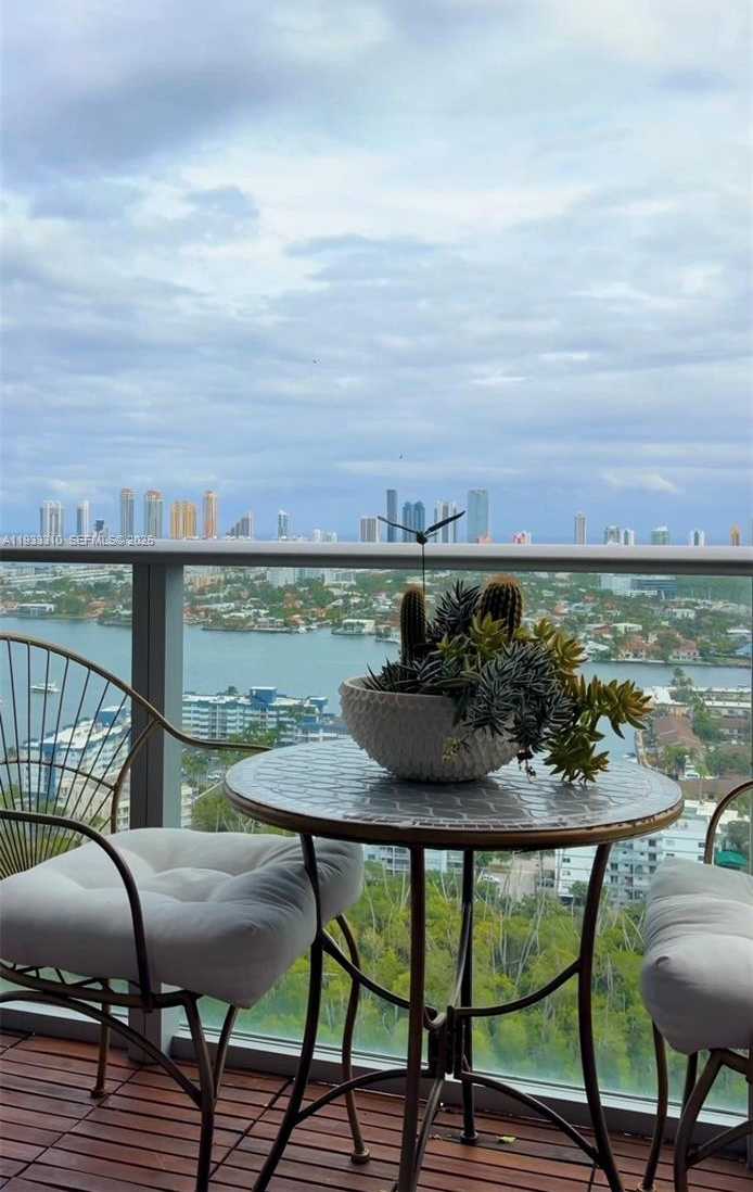 Imagen de Pequeño Objeto