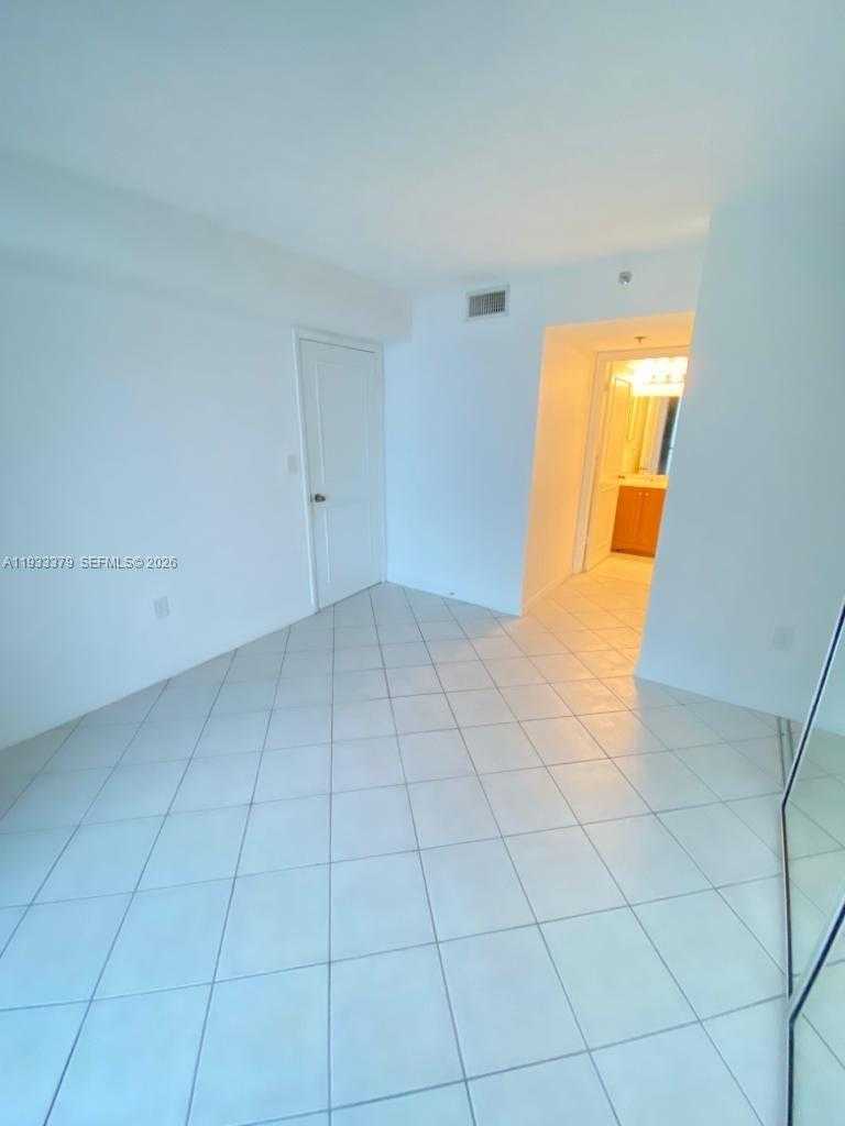Small Image of 540 BRICKELL KEY DR #925, Miami Number 10