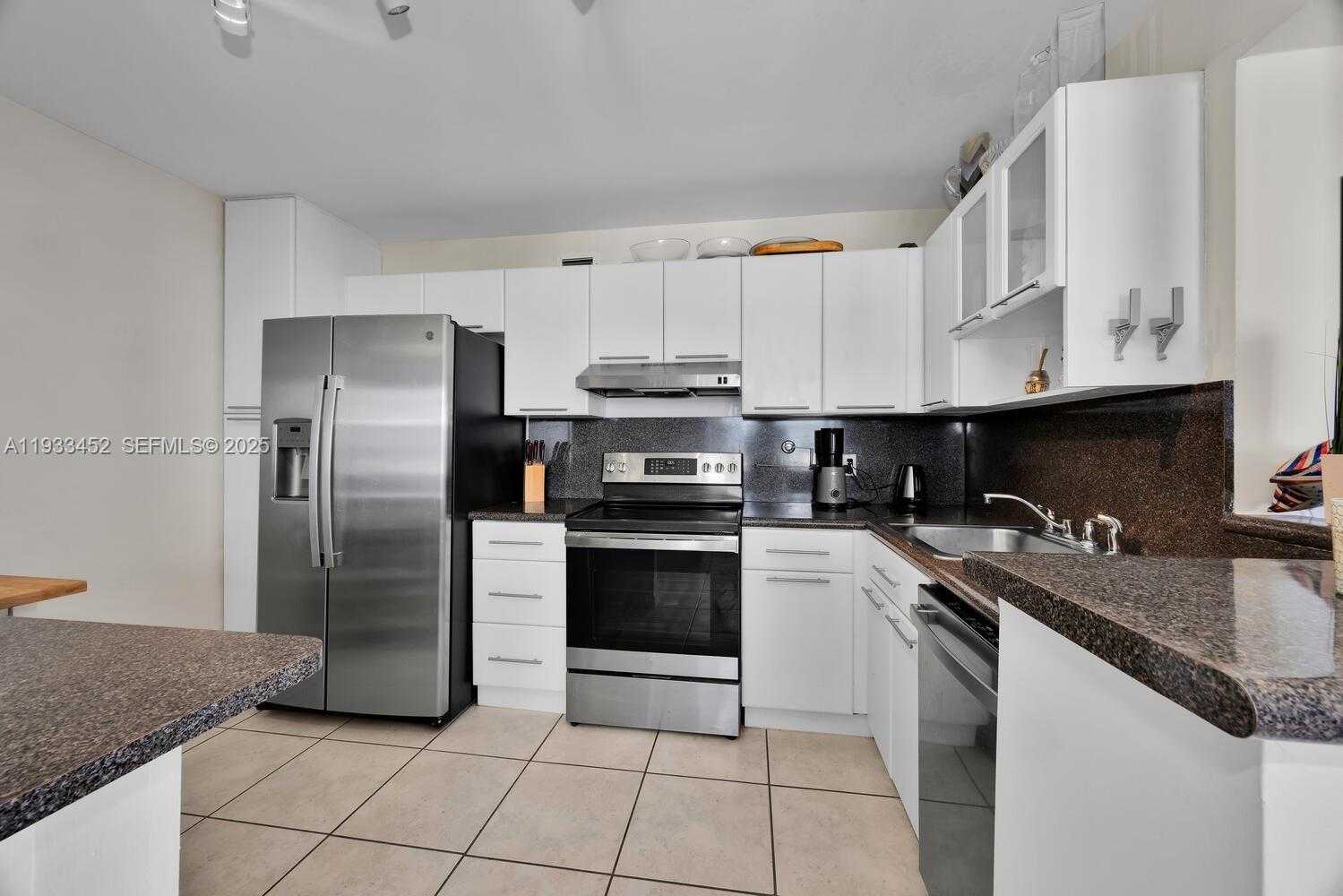 Small Image of 2016 BAY DR #604, Miami Beach Number 11