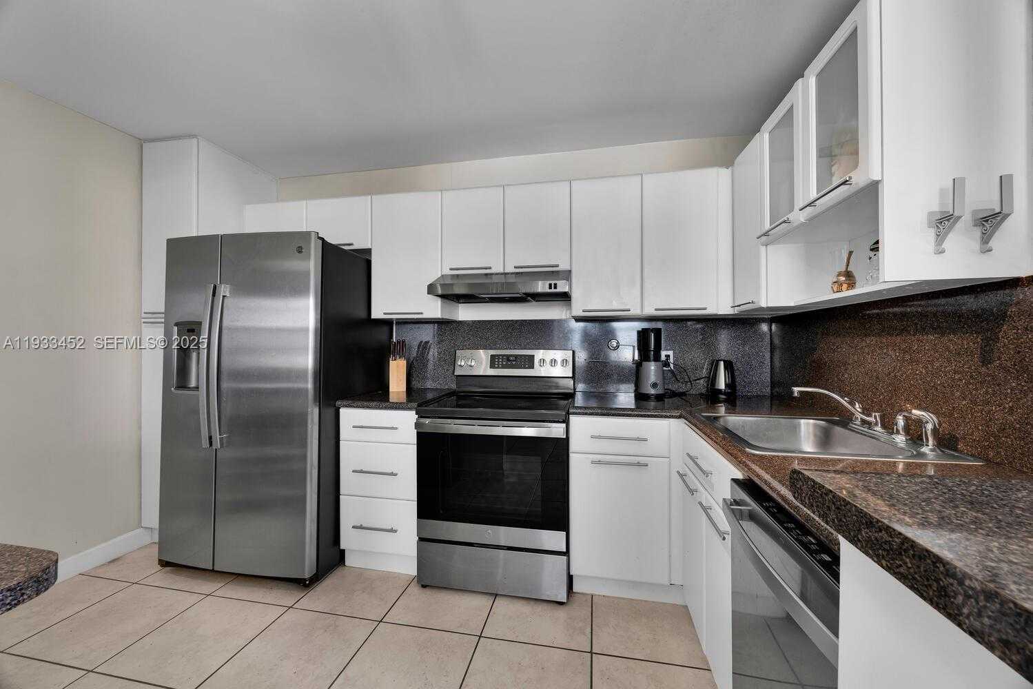 Small Image of 2016 BAY DR #604, Miami Beach Number 12