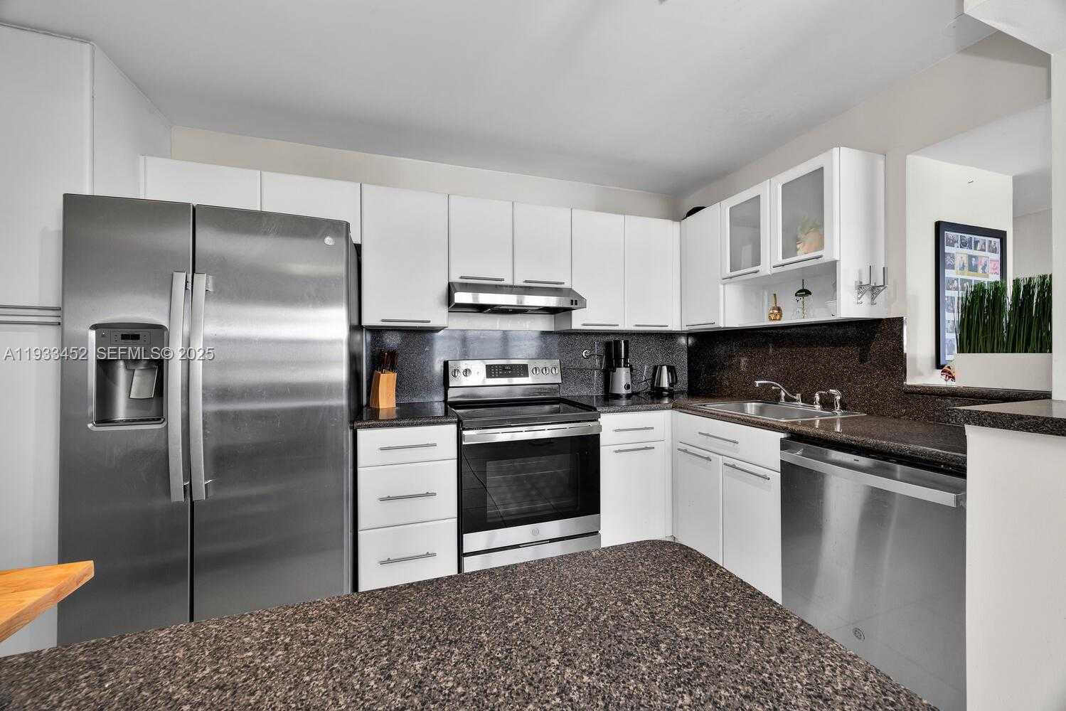 Small Image of 2016 BAY DR #604, Miami Beach Number 13