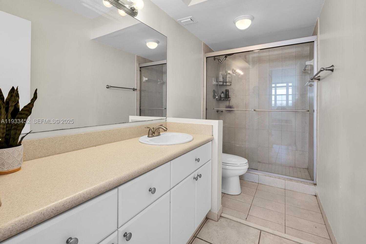 Small Image of 2016 BAY DR #604, Miami Beach Number 16