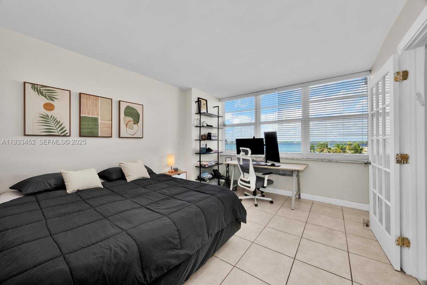 Small Image of 2016 BAY DR #604, Miami Beach Number 17