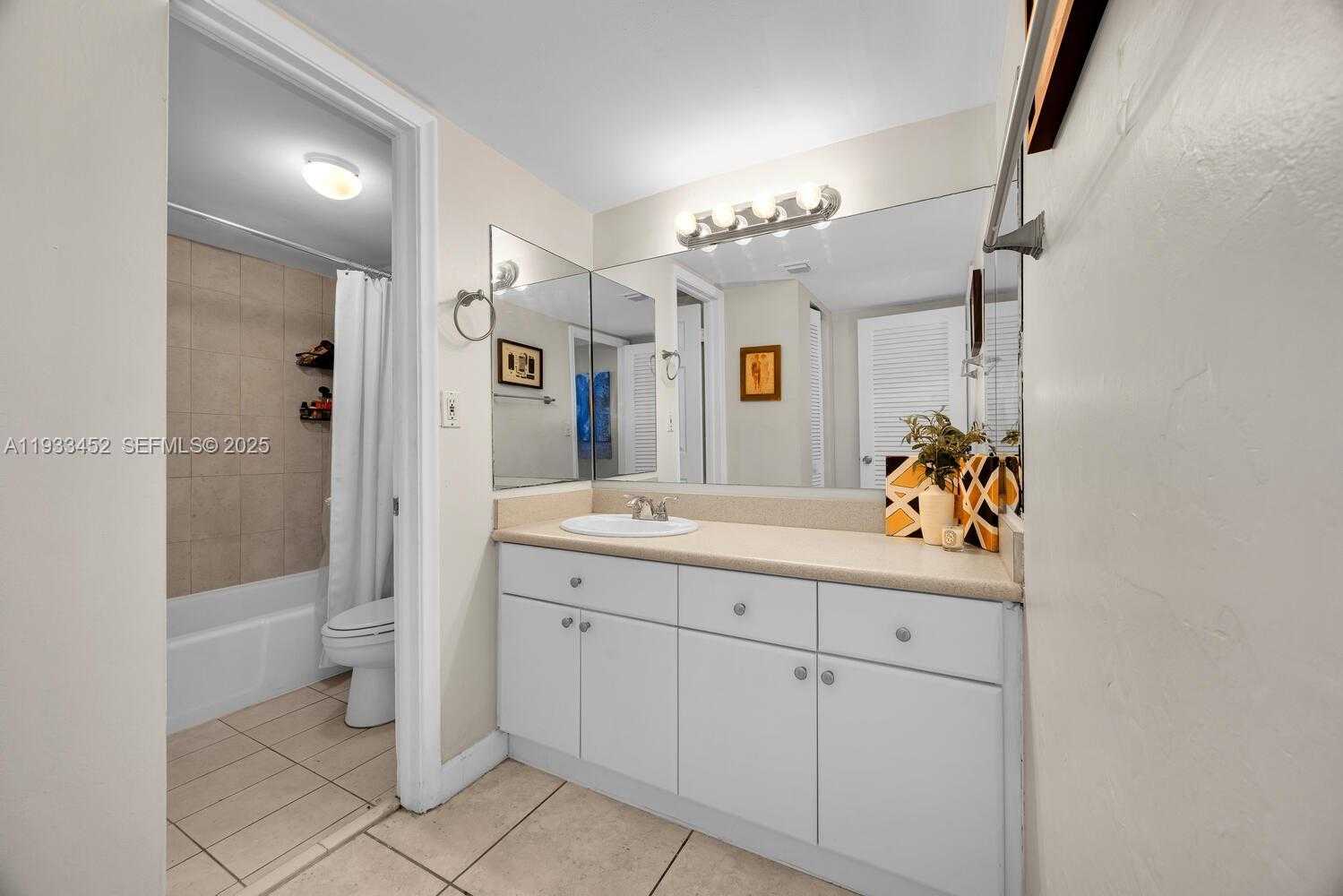 Small Image of 2016 BAY DR #604, Miami Beach Number 18