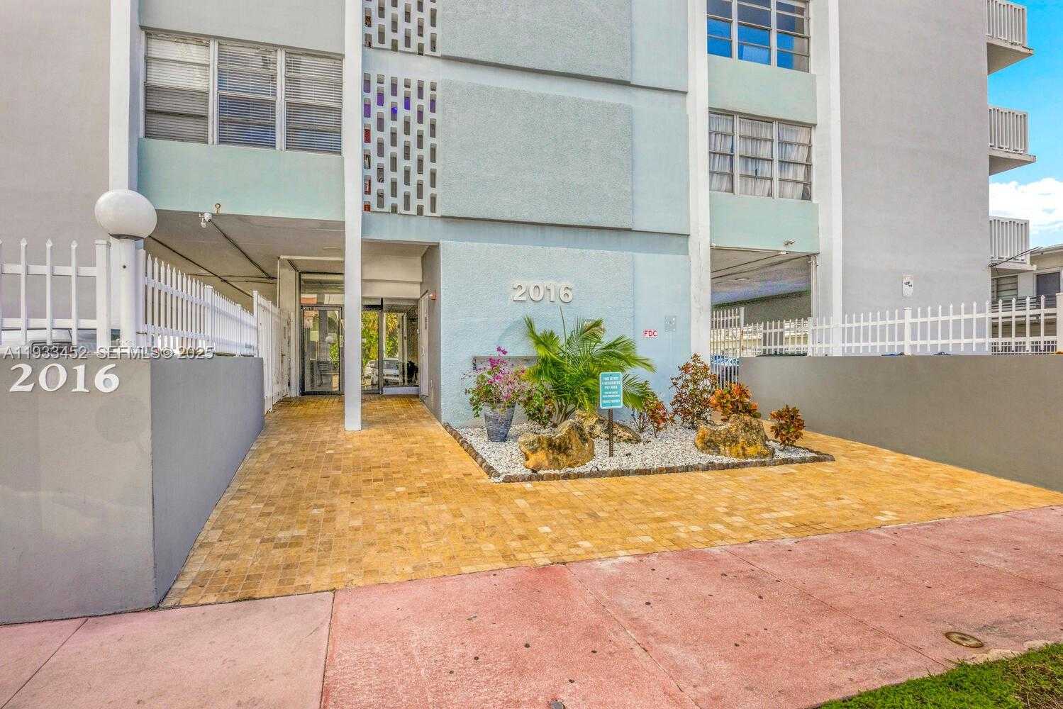 Small Image of 2016 BAY DR #604, Miami Beach Number 32