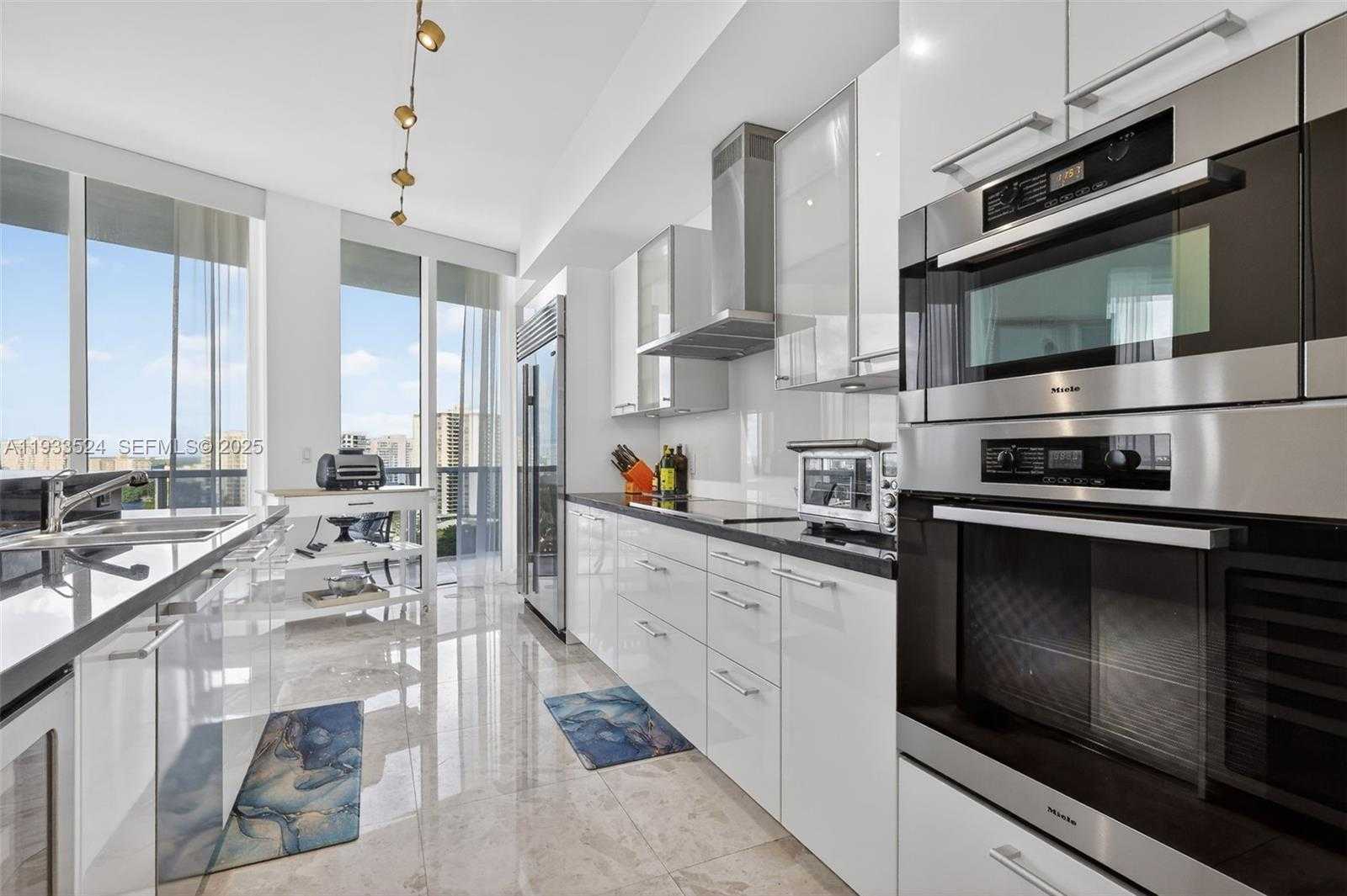Small Image of 4100 ISLAND BLVD #1403, Aventura Number 12