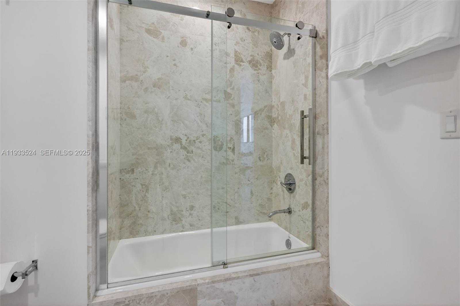 Small Image of 4100 ISLAND BLVD #1403, Aventura Number 16