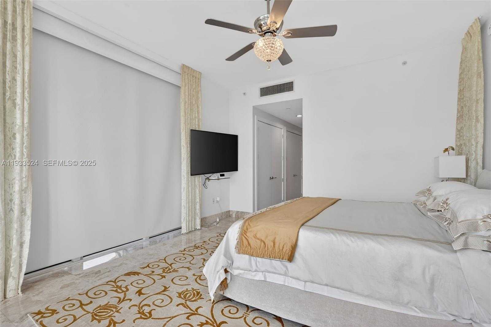 Small Image of 4100 ISLAND BLVD #1403, Aventura Number 23