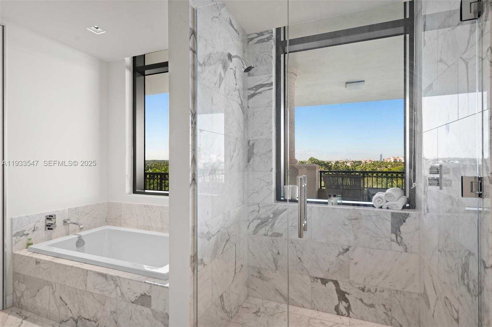 Small Image of 7061 FISHER ISLAND DR #7061, Miami Beach Number 1