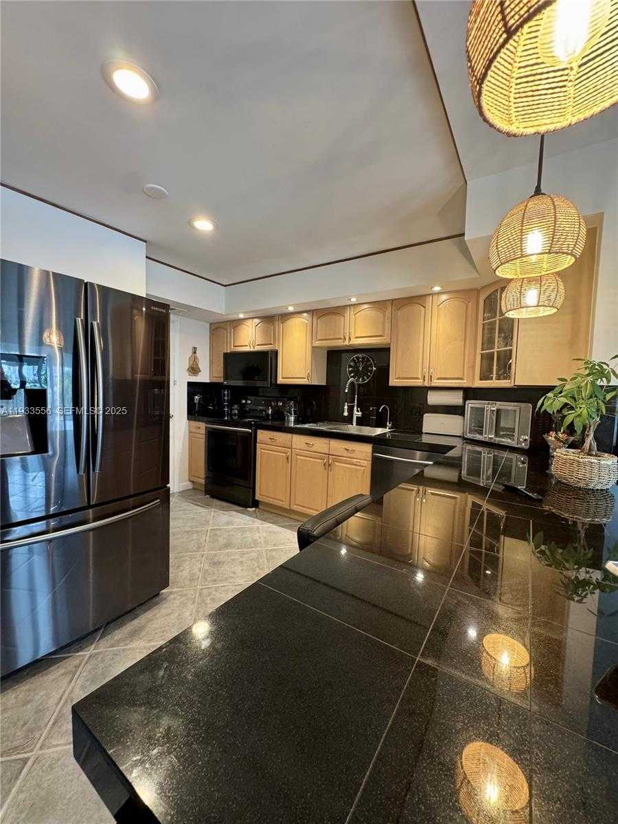 Small Image of 200 DIPLOMAT PKWY #530, Hallandale Beach Number 12