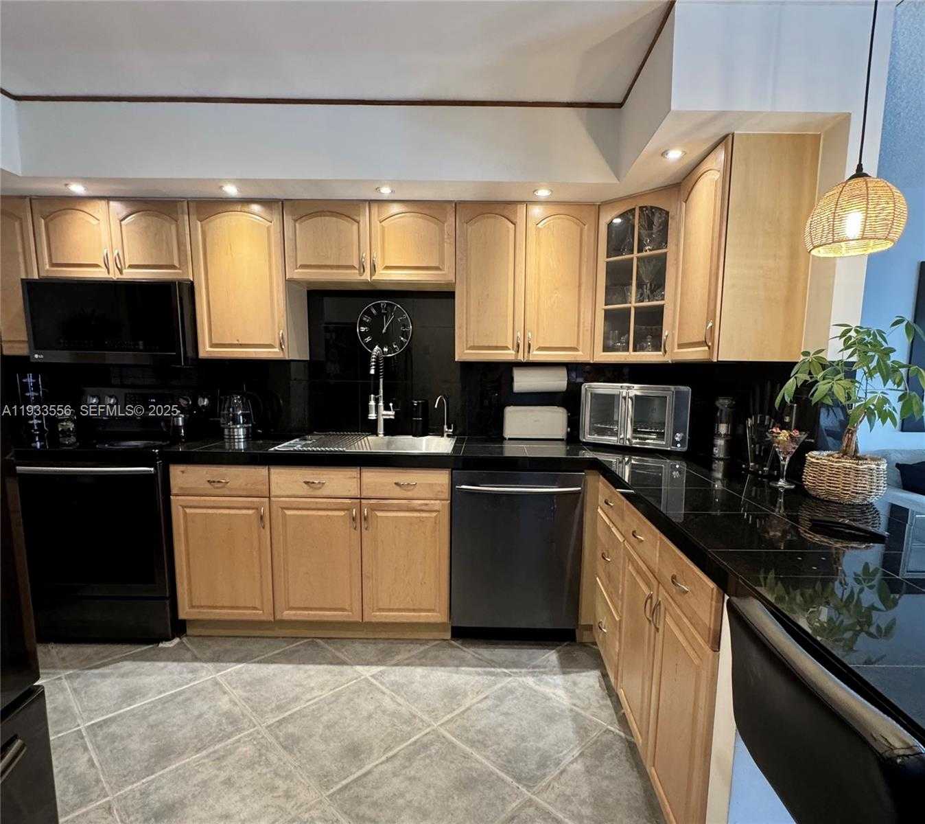 Small Image of 200 DIPLOMAT PKWY #530, Hallandale Beach Number 13