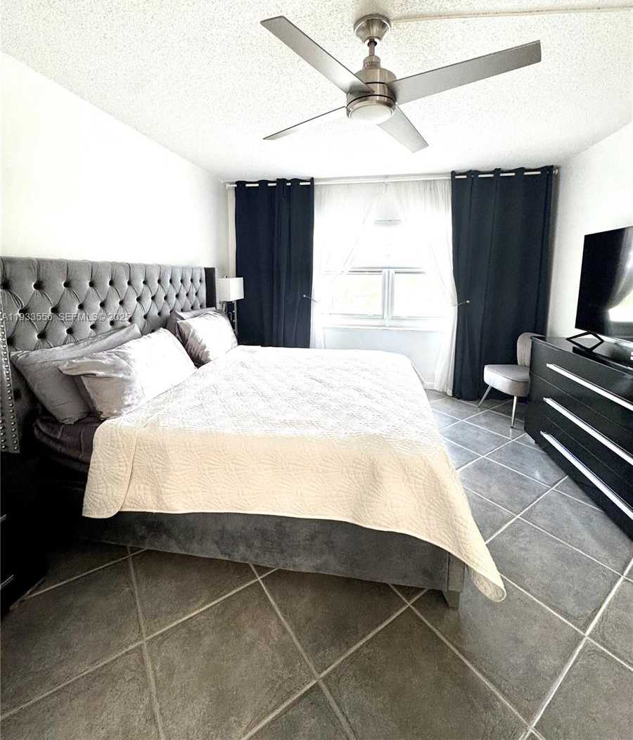 Small Image of 200 DIPLOMAT PKWY #530, Hallandale Beach Number 18