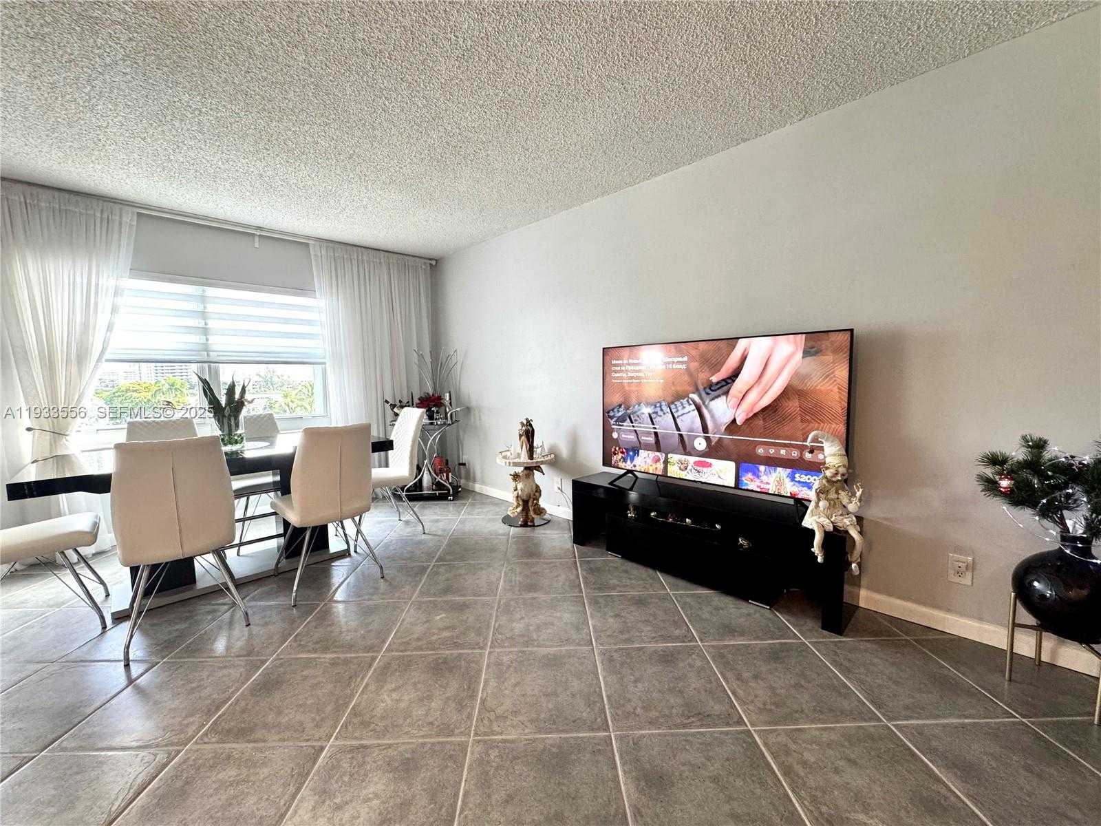 Small Image of 200 DIPLOMAT PKWY #530, Hallandale Beach Number 5
