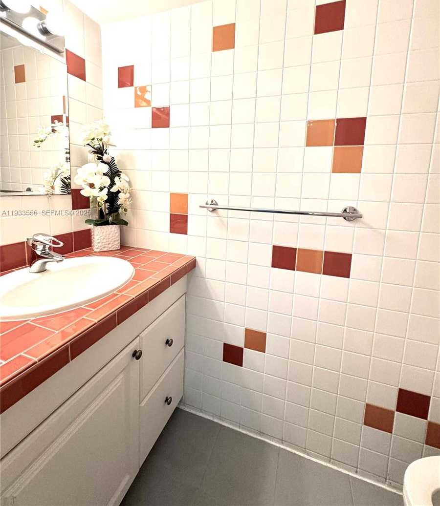 Small Image of 200 DIPLOMAT PKWY #530, Hallandale Beach Number 7