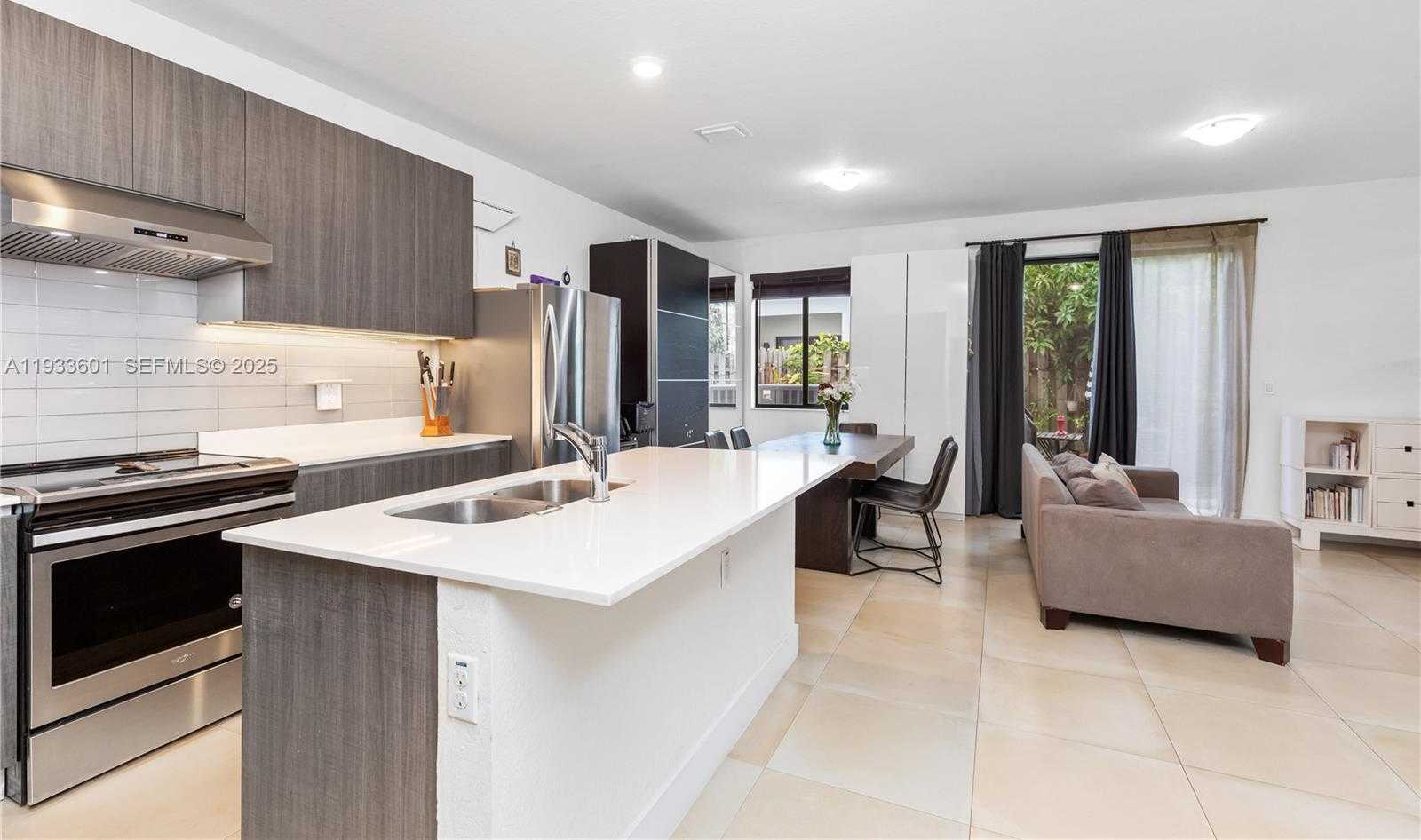 Small Image of 541 SOUTH WEST 91ST CT, Miami Number 5