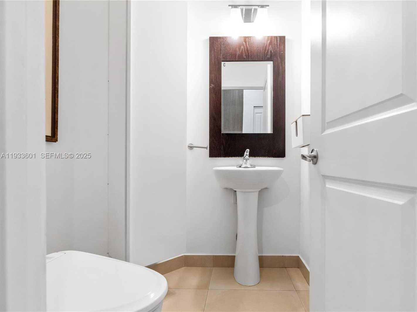 Small Image of 541 SOUTH WEST 91ST CT, Miami Number 8