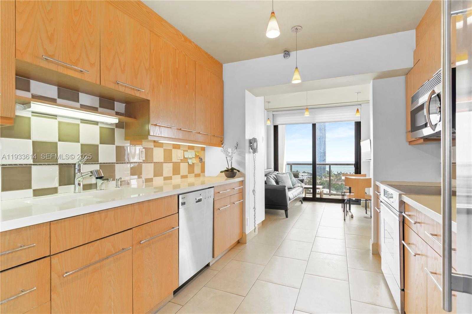 Small Image of 19667 TURNBERRY WAY #17K, Aventura Number 10