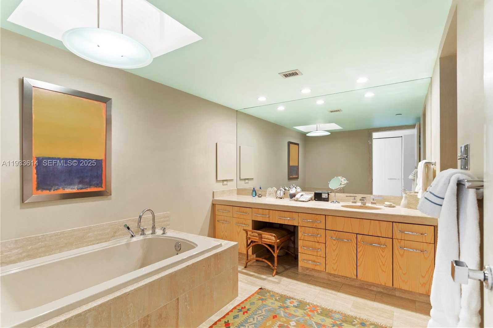 Small Image of 19667 TURNBERRY WAY #17K, Aventura Number 16