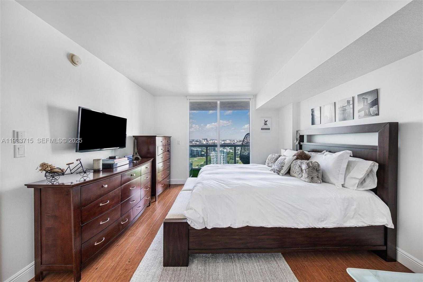 Small Image of 1800 NORTH BAYSHORE DR #3206, Miami Number 17