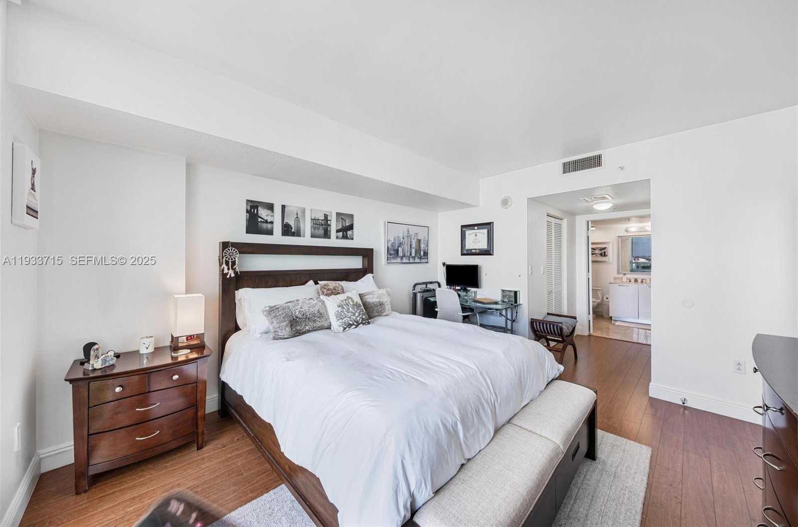 Small Image of 1800 NORTH BAYSHORE DR #3206, Miami Number 19