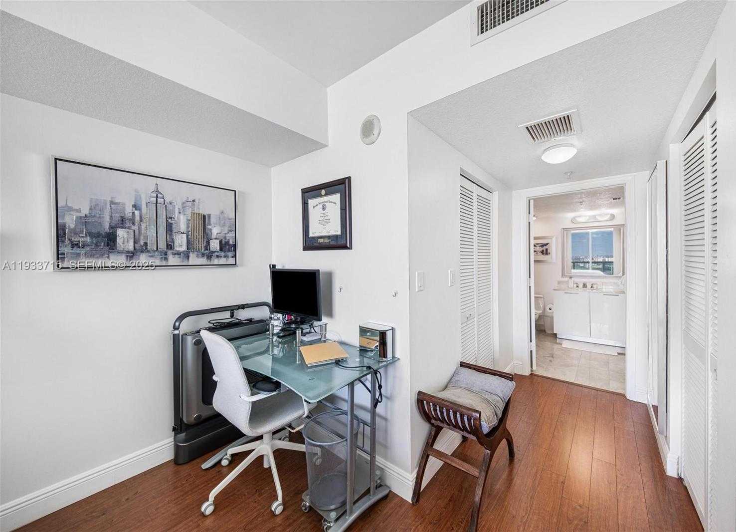 Small Image of 1800 NORTH BAYSHORE DR #3206, Miami Number 20