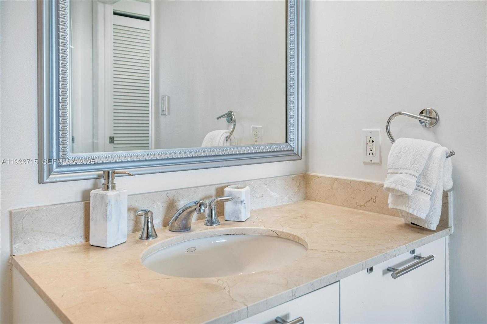Small Image of 1800 NORTH BAYSHORE DR #3206, Miami Number 27