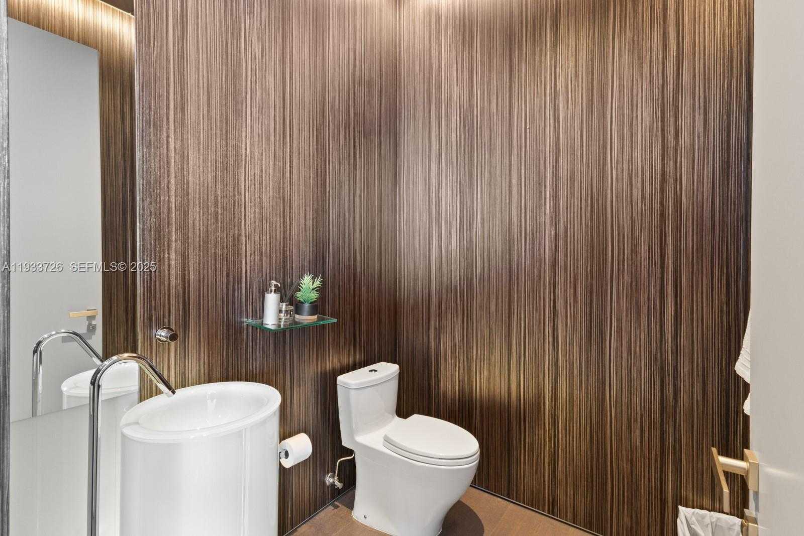 Small Image of 200 BISCAYNE BOULEVARD WAY #PH-5404, Miami Number 16