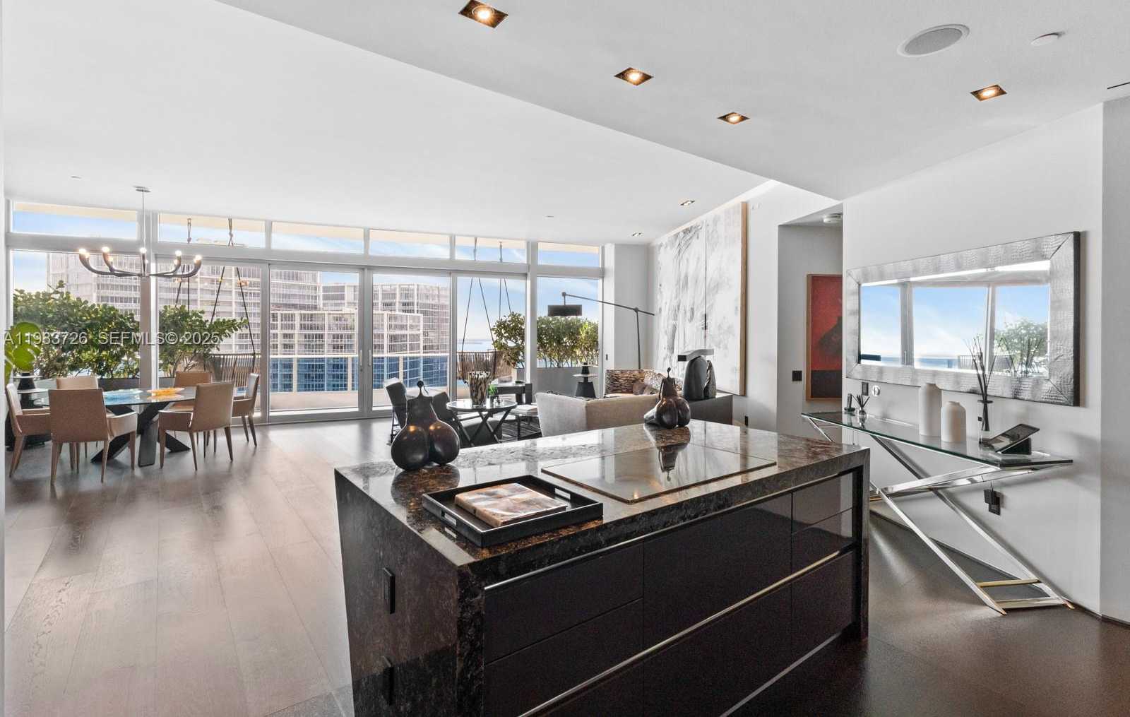 Small Image of 200 BISCAYNE BOULEVARD WAY #PH-5404, Miami Number 17