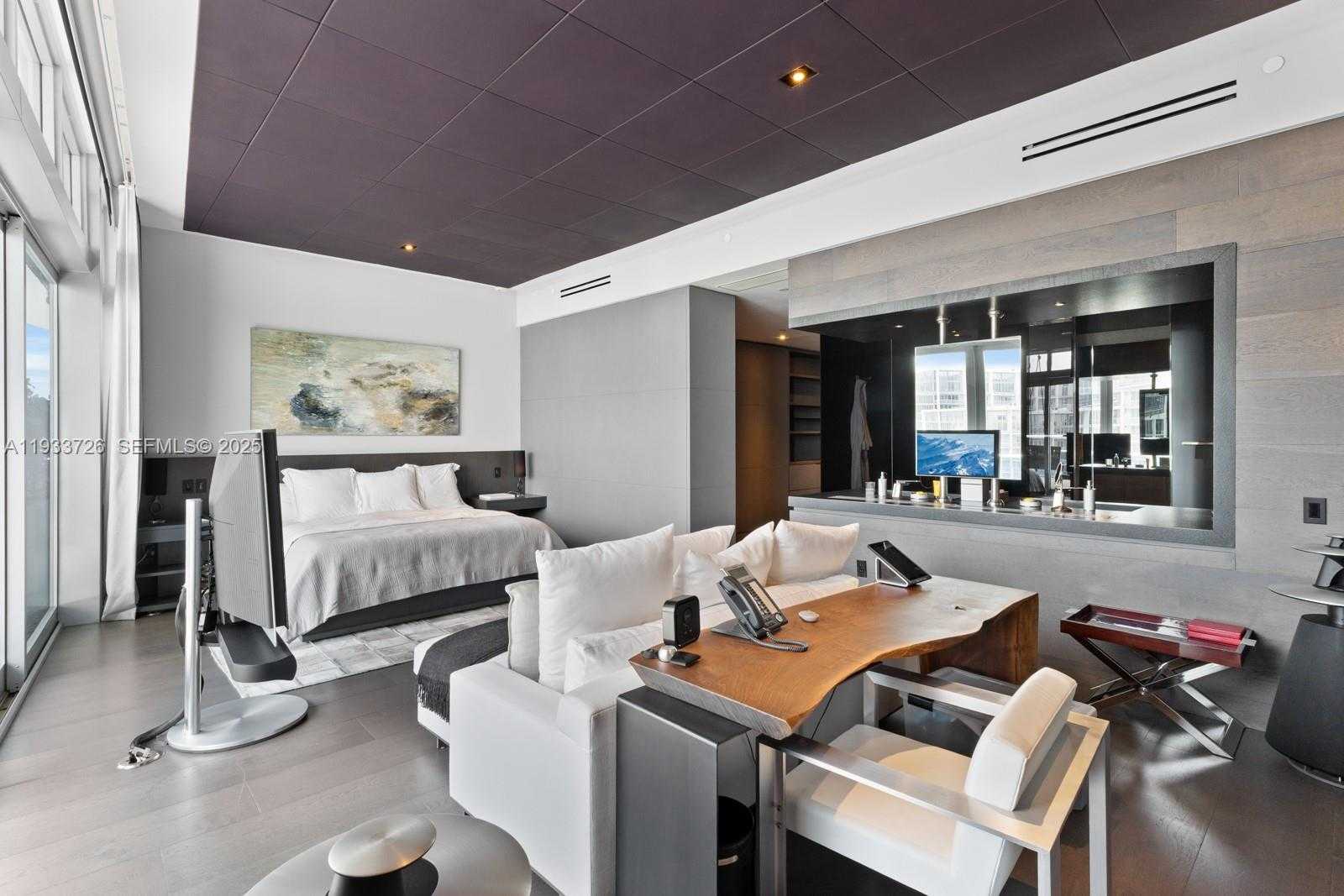 Small Image of 200 BISCAYNE BOULEVARD WAY #PH-5404, Miami Number 22