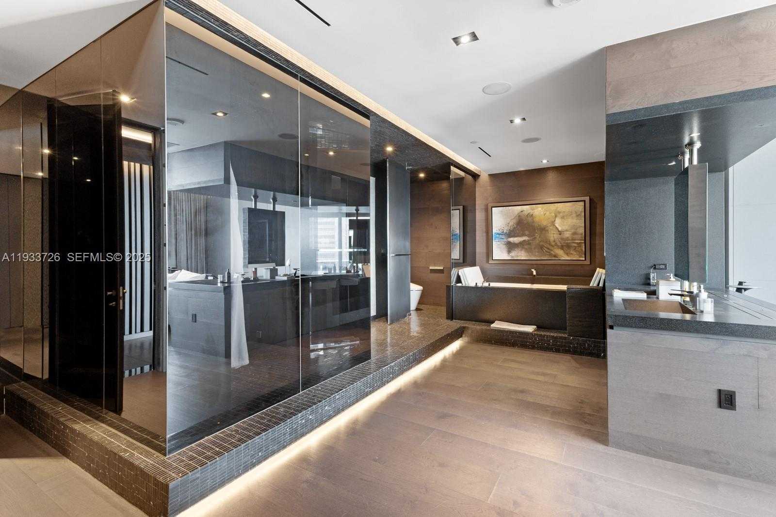 Small Image of 200 BISCAYNE BOULEVARD WAY #PH-5404, Miami Number 27