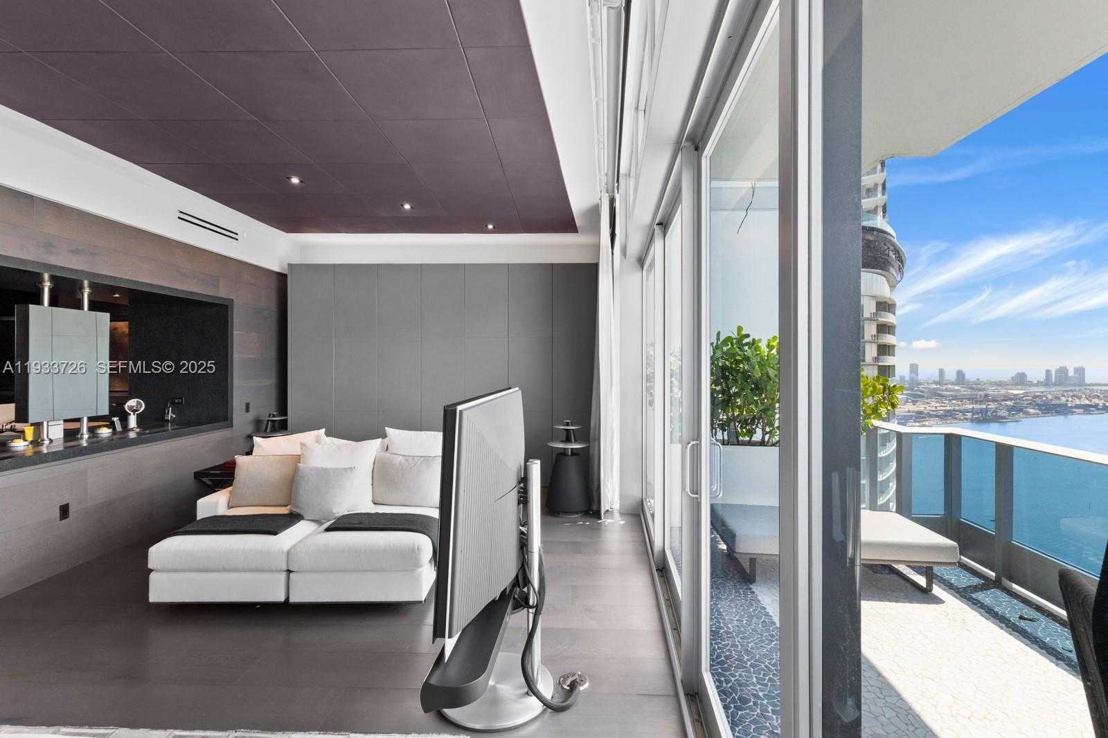 Small Image of 200 BISCAYNE BOULEVARD WAY #PH-5404, Miami Number 31