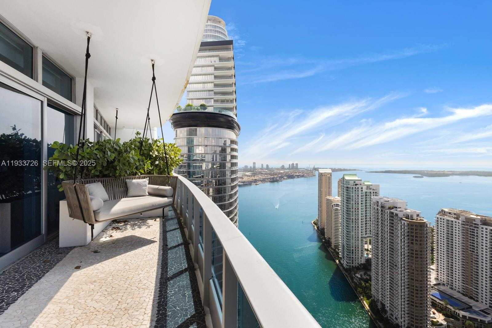 Small Image of 200 BISCAYNE BOULEVARD WAY #PH-5404, Miami Number 36