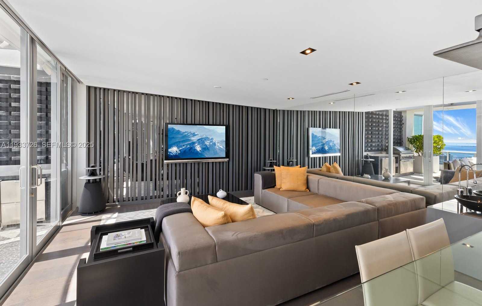 Small Image of 200 BISCAYNE BOULEVARD WAY #PH-5404, Miami Number 50