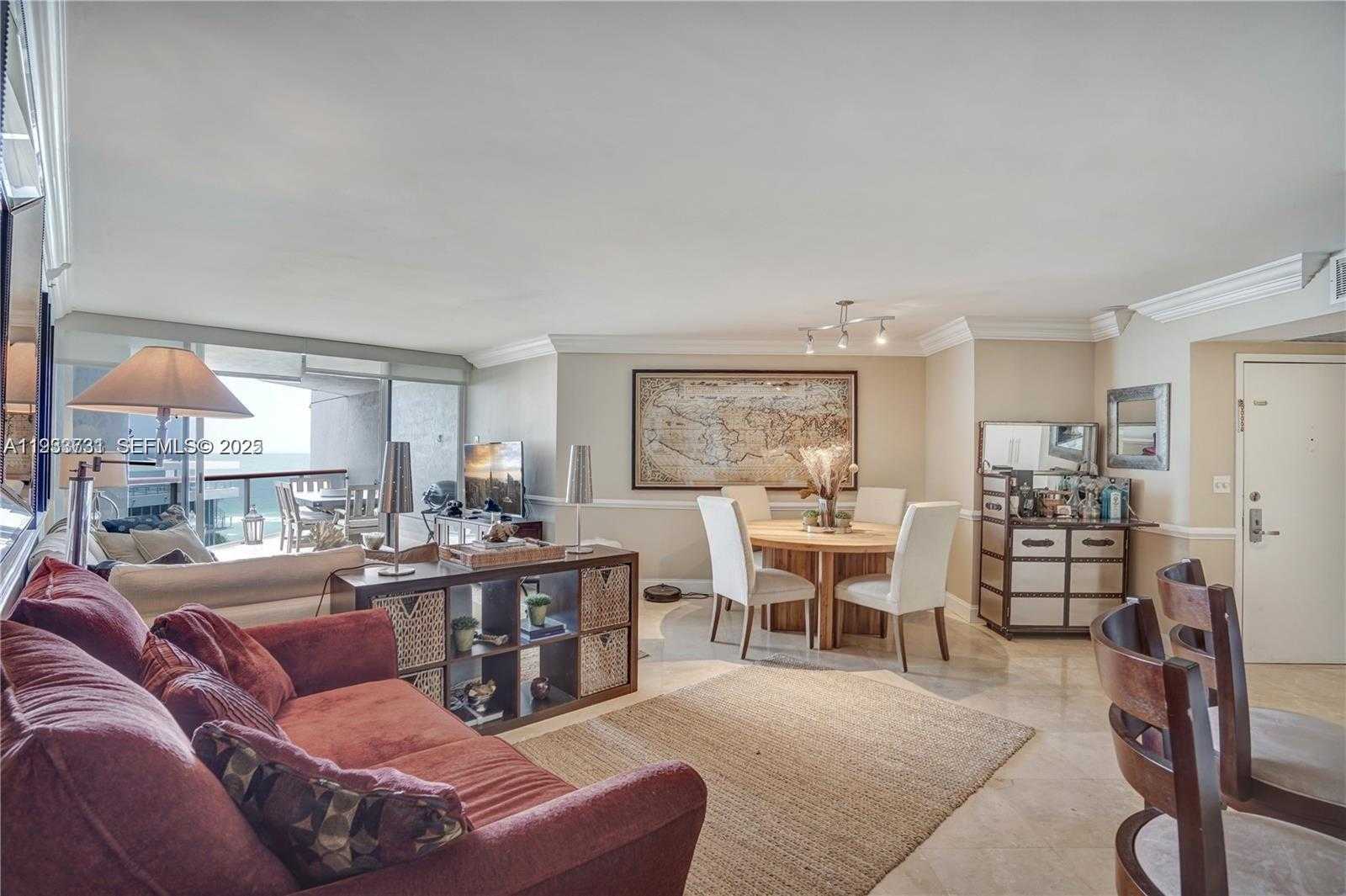 Small Image of 6767 COLLINS #901, Miami Beach Number 11