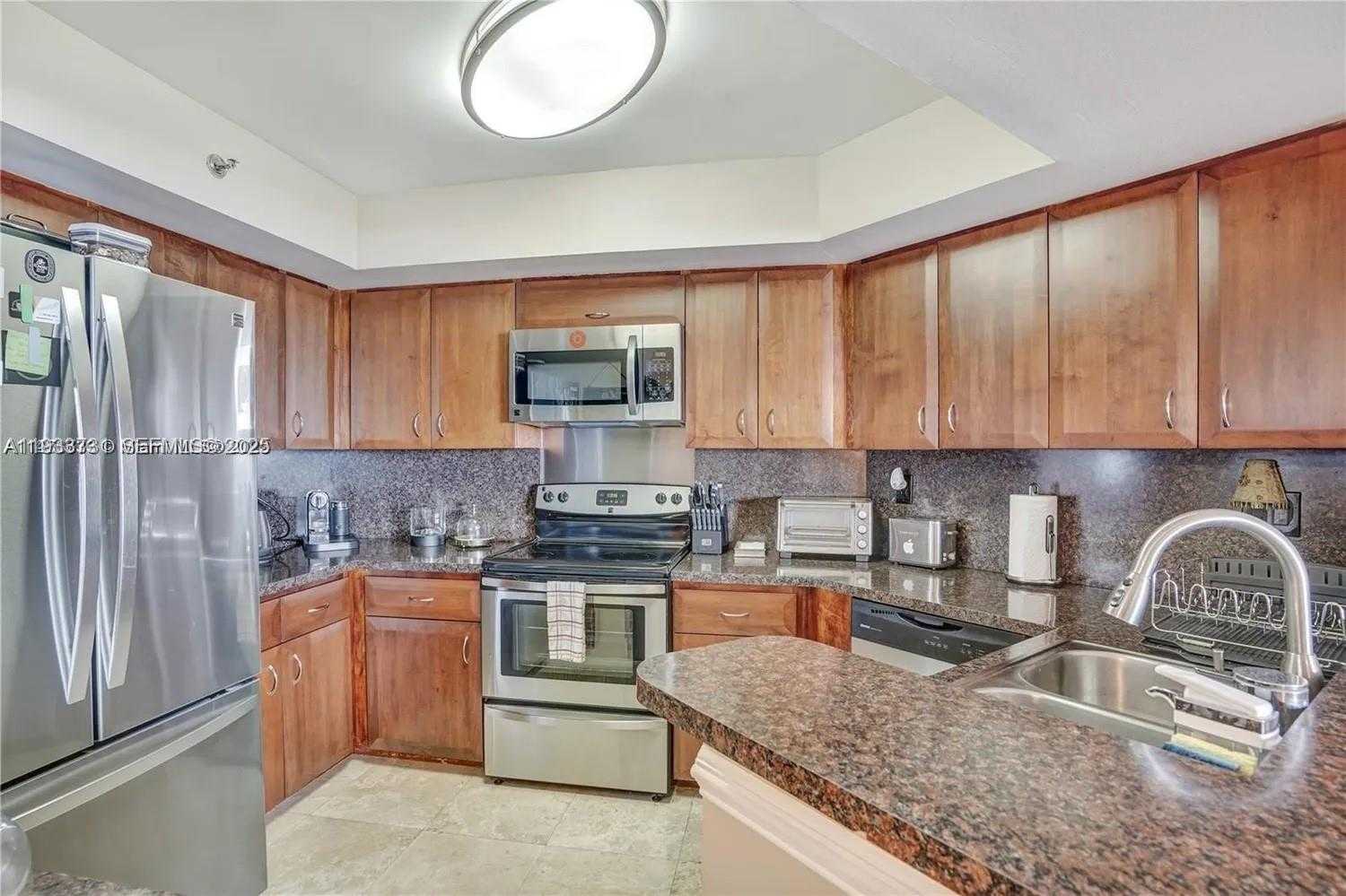 Small Image of 6767 COLLINS #901, Miami Beach Number 3