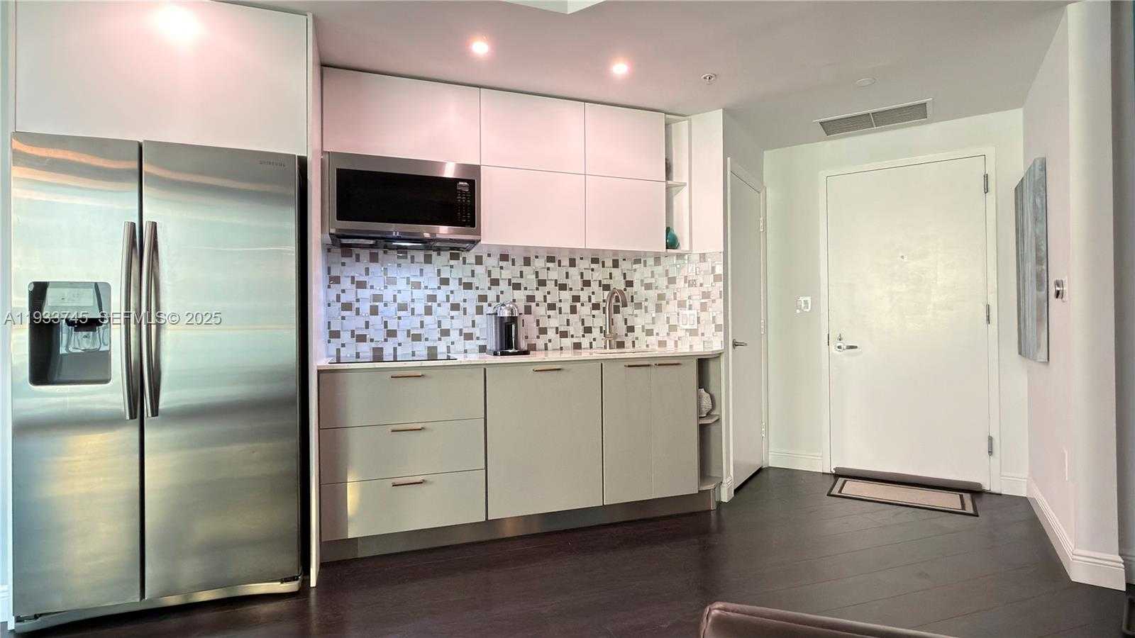 Small Image of 1900 NORTH BAYSHORE DR #3705, Miami Number 19