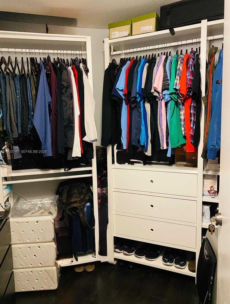 Small Image of 1900 NORTH BAYSHORE DR #3705, Miami Number 31