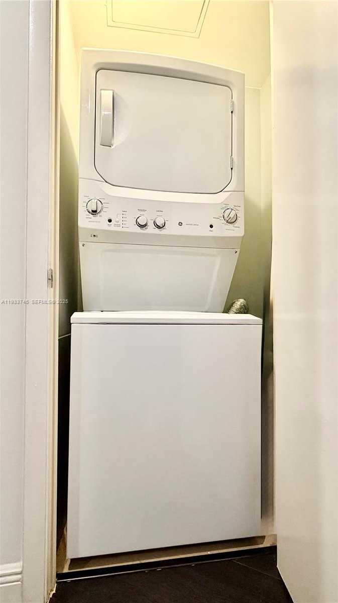 Small Image of 1900 NORTH BAYSHORE DR #3705, Miami Number 37