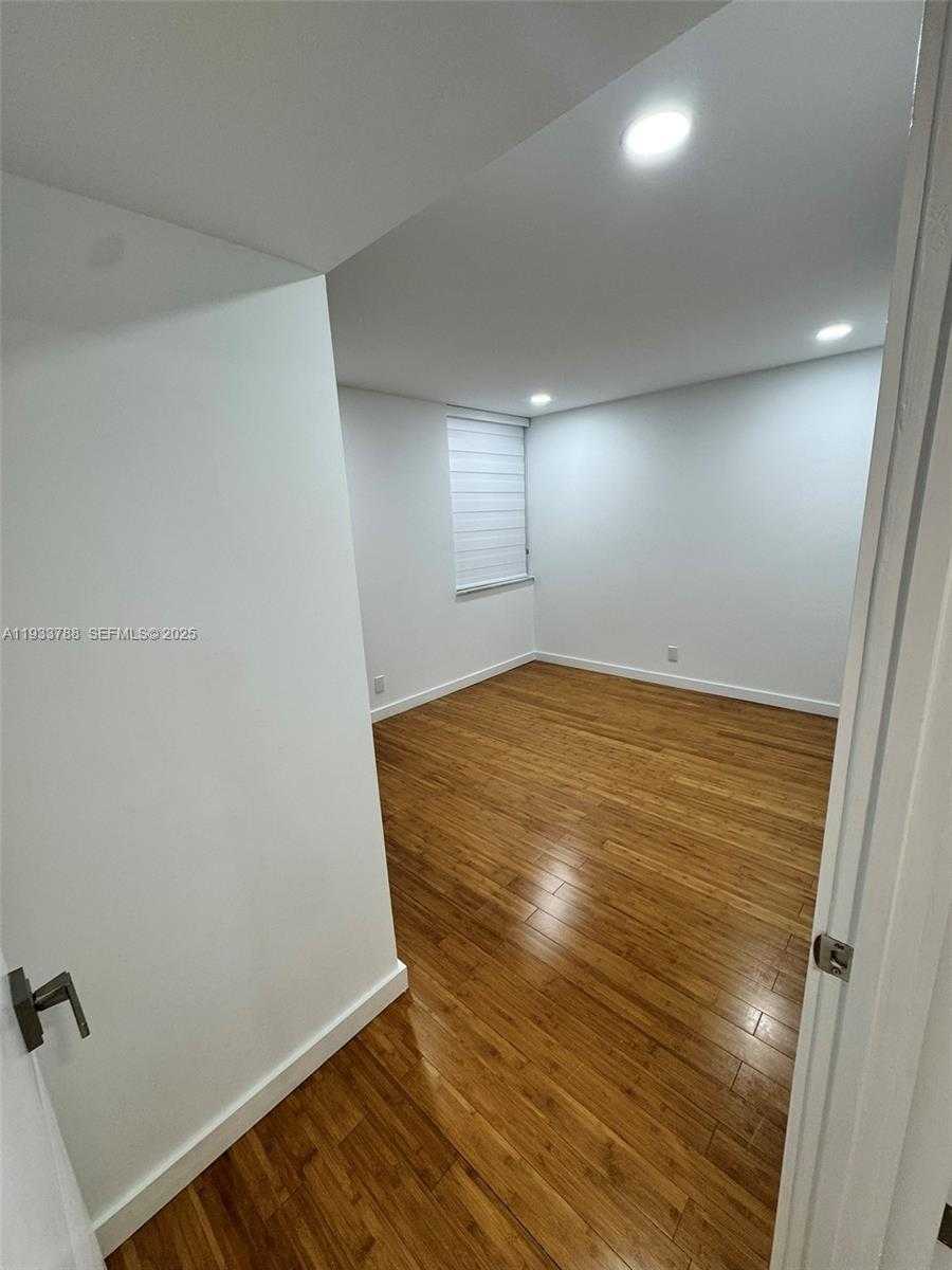 Small Image of 20441 NORTH EAST 30TH AVE #214-9, Aventura Number 30