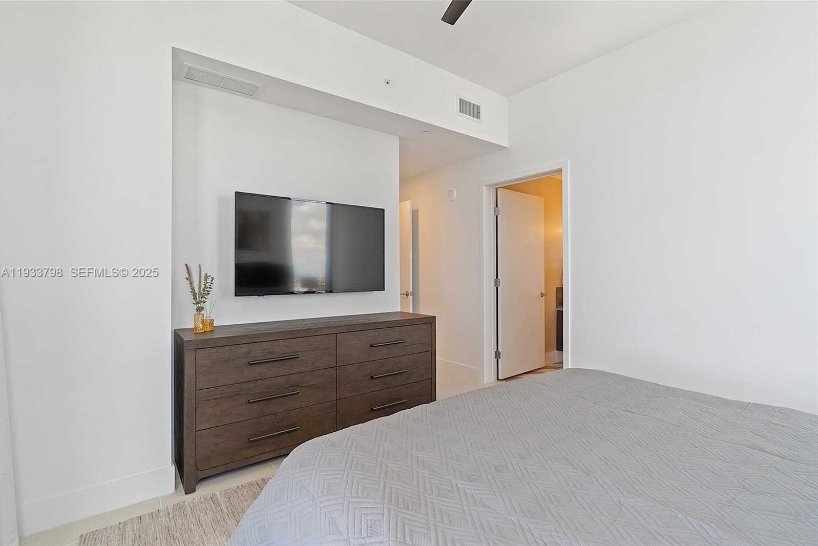 Small Image of 159 NORTH EAST 6TH ST #5015, Miami Number 20