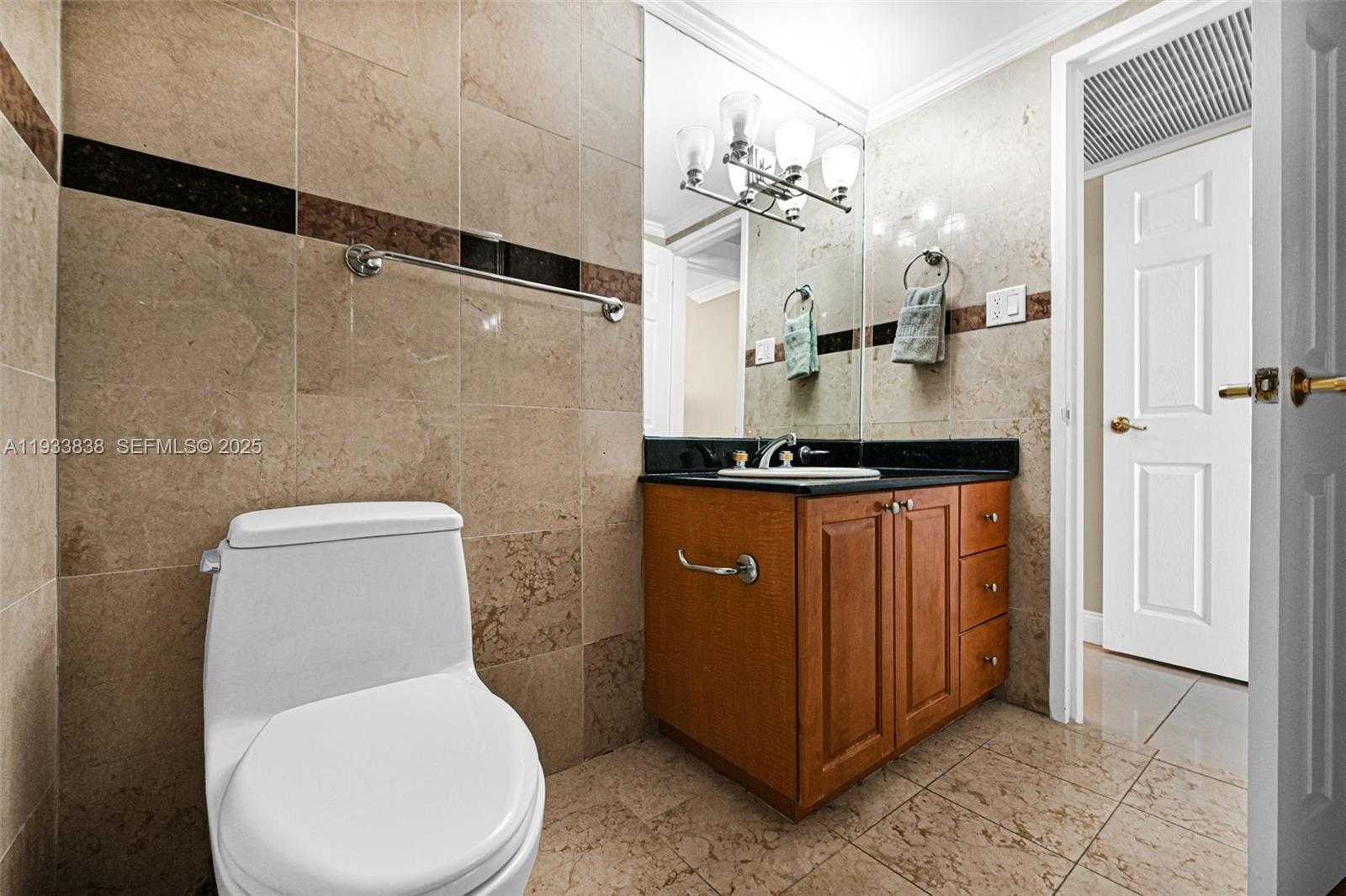 Small Image of 5225 COLLINS AVE #706, Miami Beach Number 10