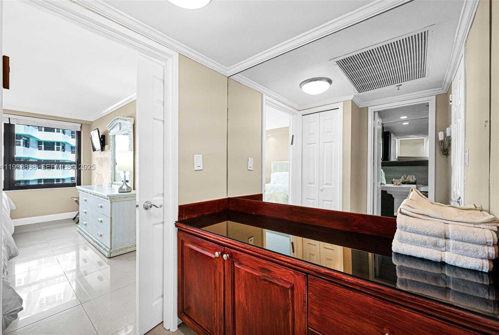 Small Image of 5225 COLLINS AVE #706, Miami Beach Number 6