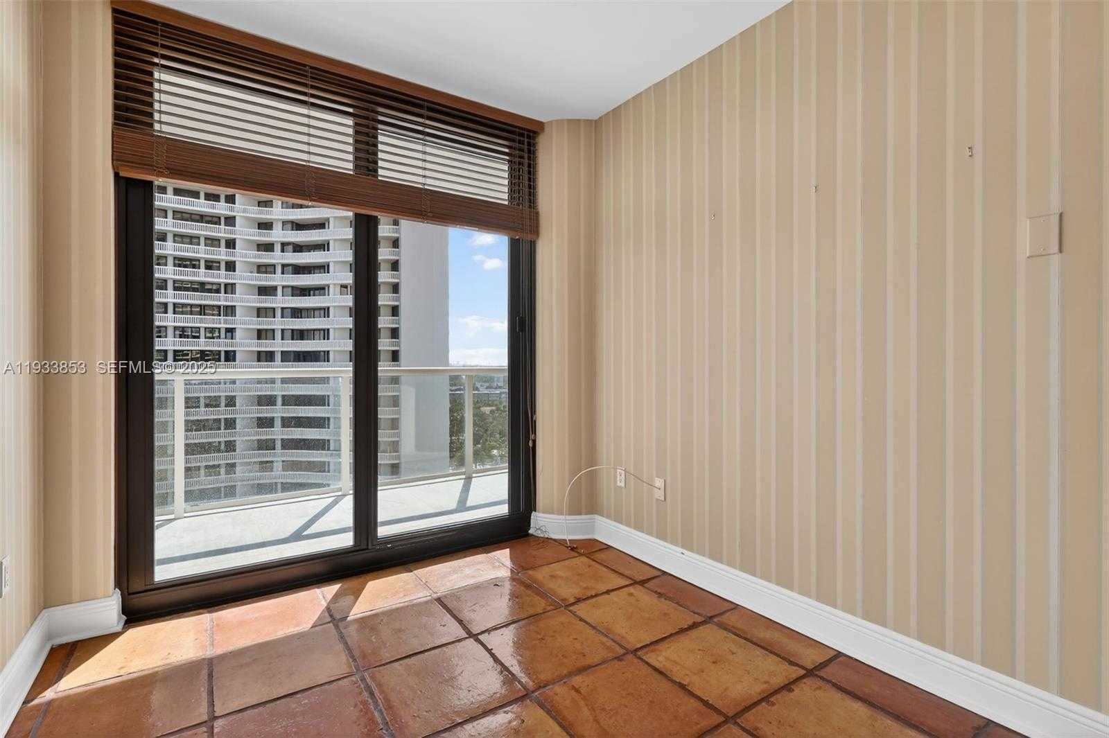 Small Image of 4000 ISLAND BLVD #1507, Aventura Number 12