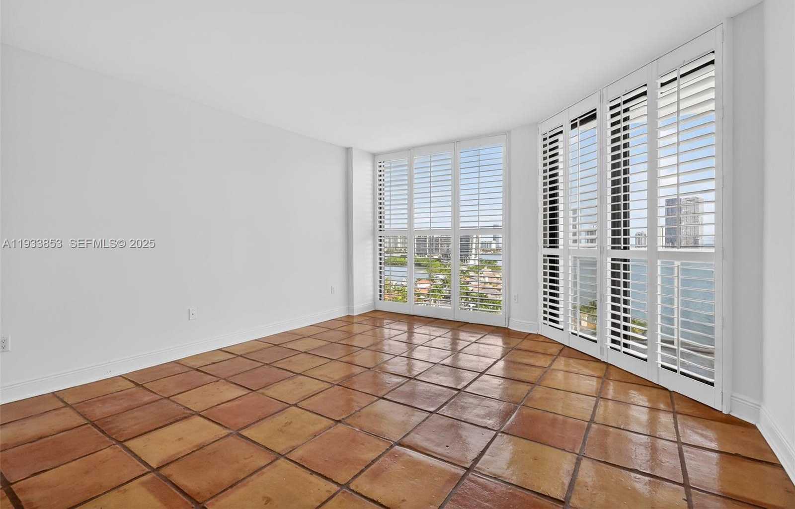 Small Image of 4000 ISLAND BLVD #1507, Aventura Number 14