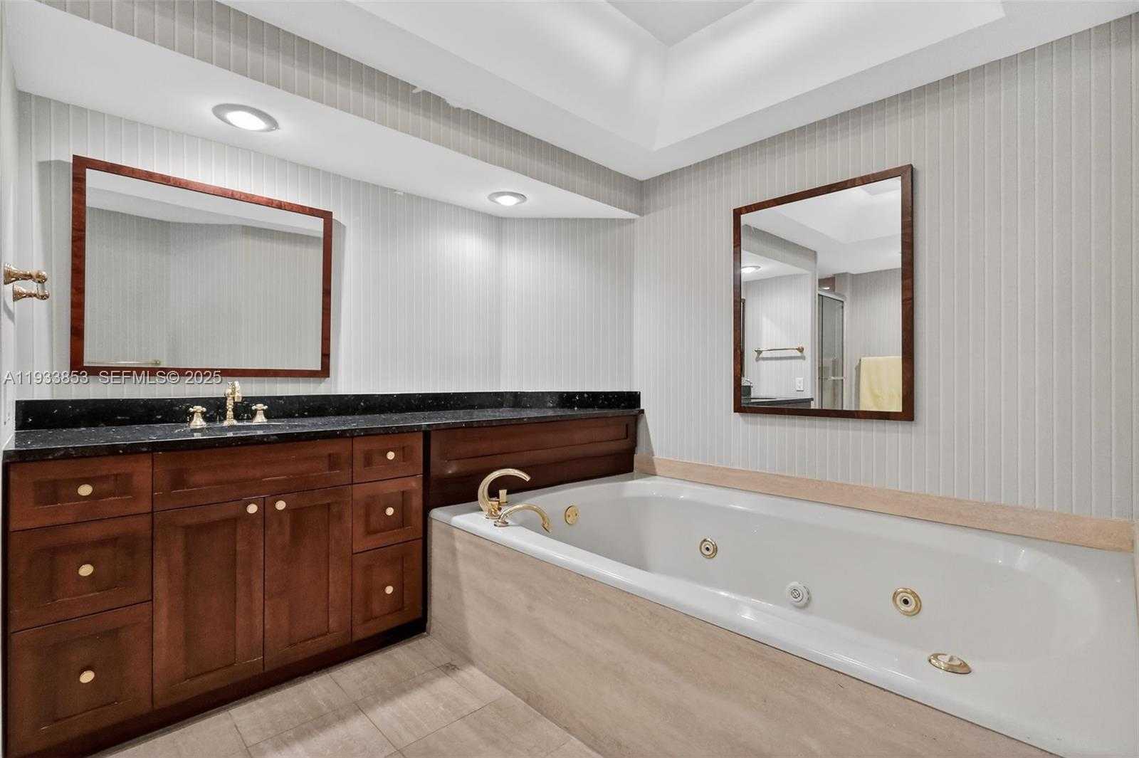 Small Image of 4000 ISLAND BLVD #1507, Aventura Number 27