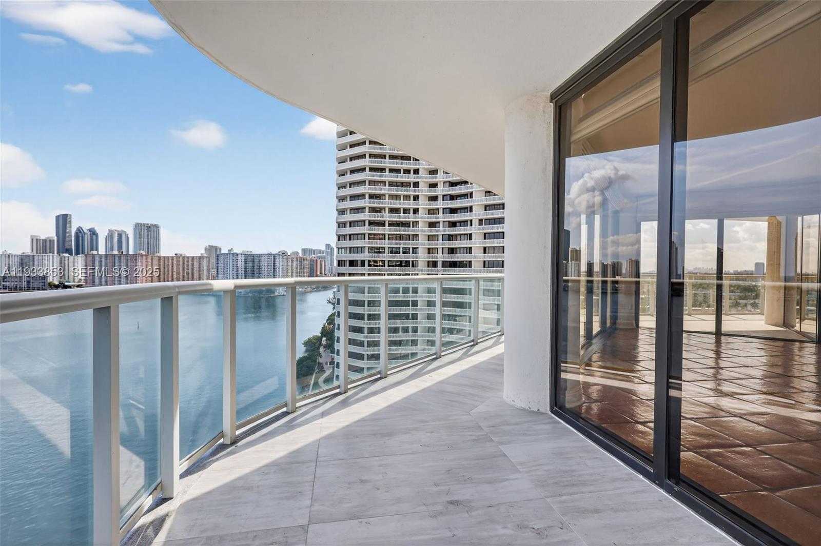 Small Image of 4000 ISLAND BLVD #1507, Aventura Number 34