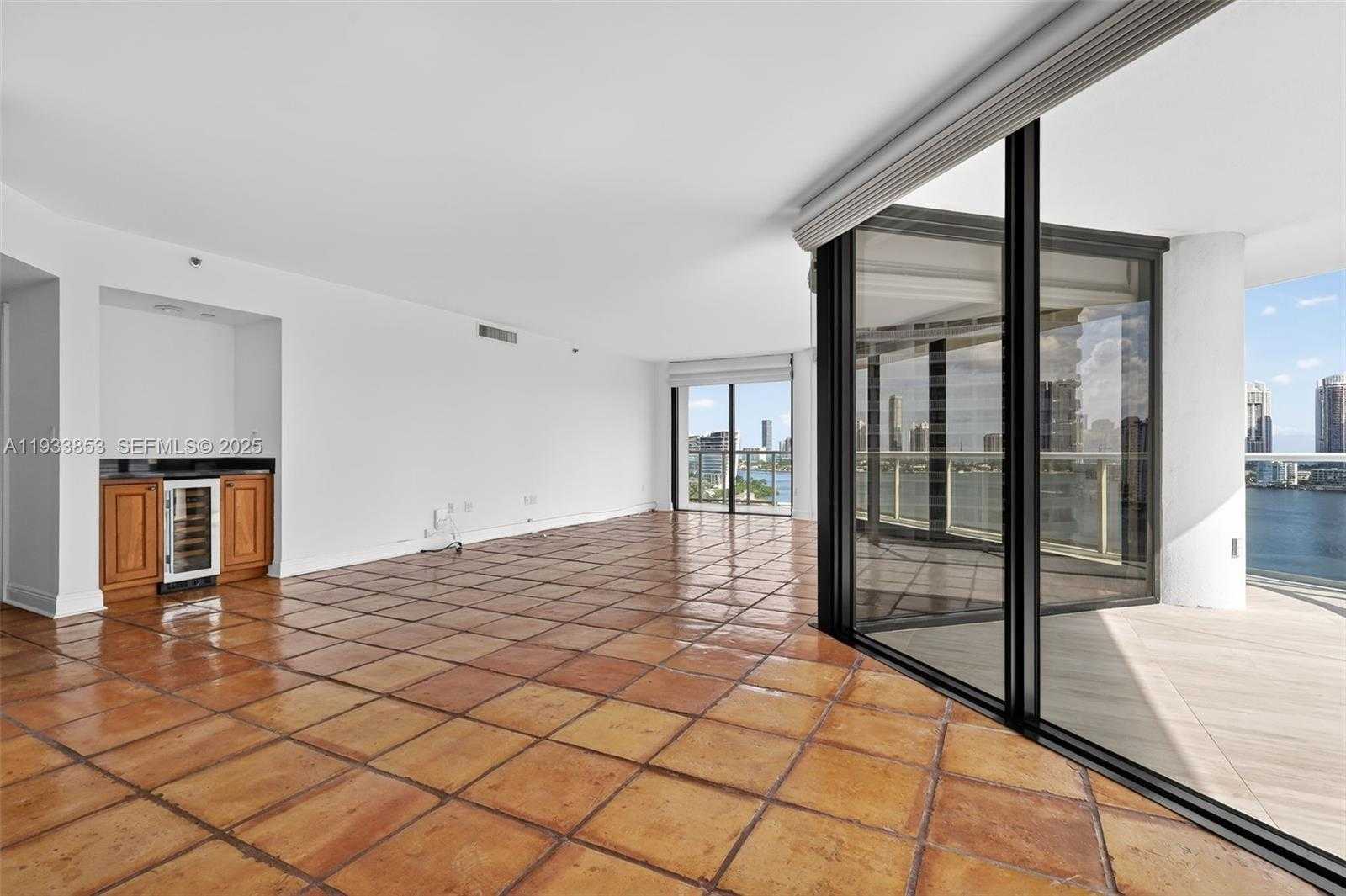 Small Image of 4000 ISLAND BLVD #1507, Aventura Number 4
