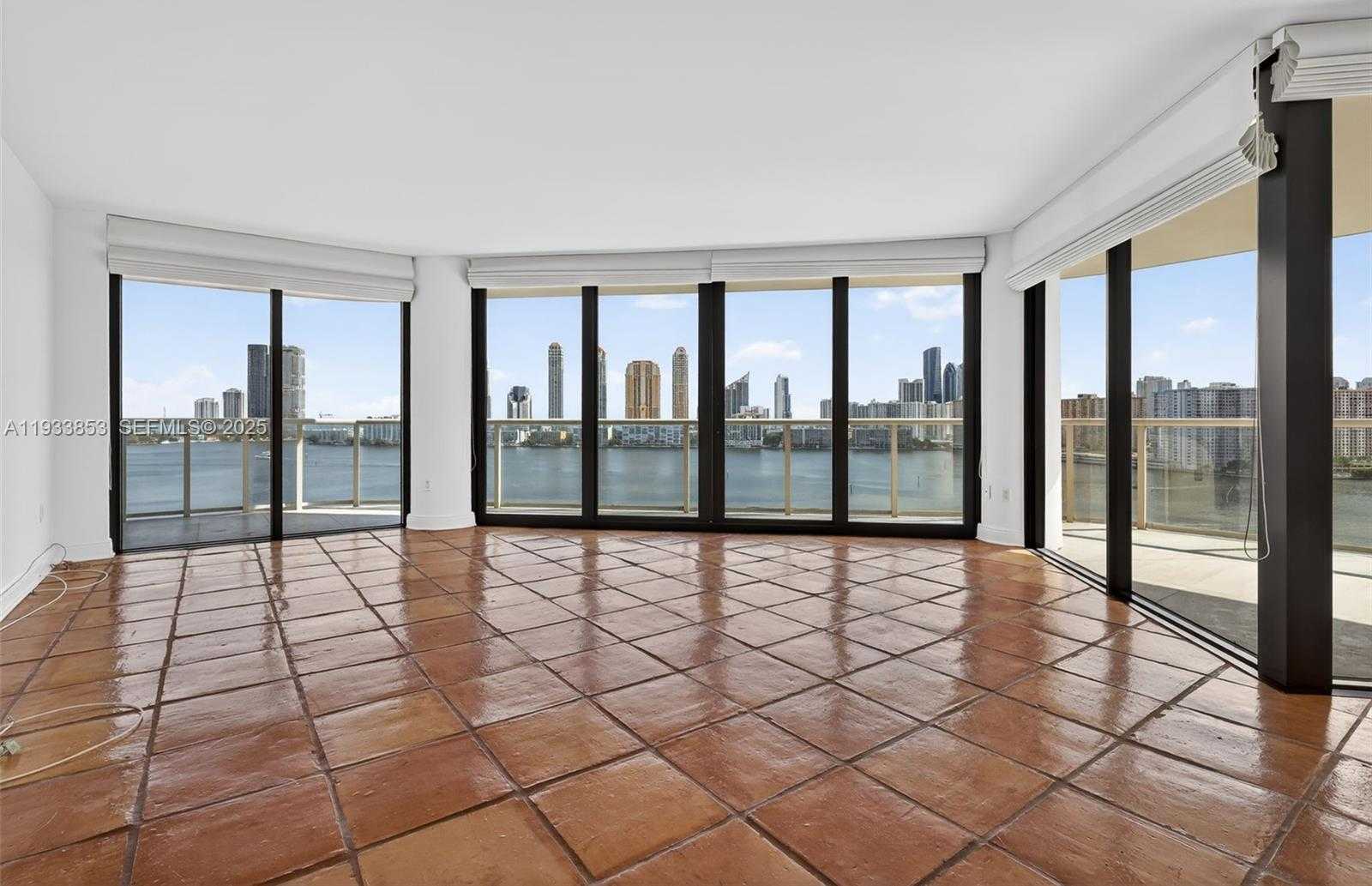 Small Image of 4000 ISLAND BLVD #1507, Aventura Number 5