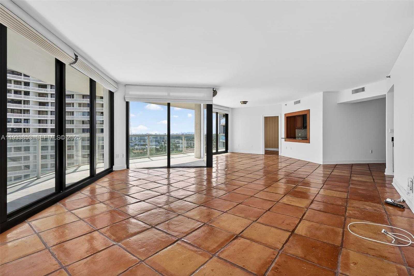 Small Image of 4000 ISLAND BLVD #1507, Aventura Number 6