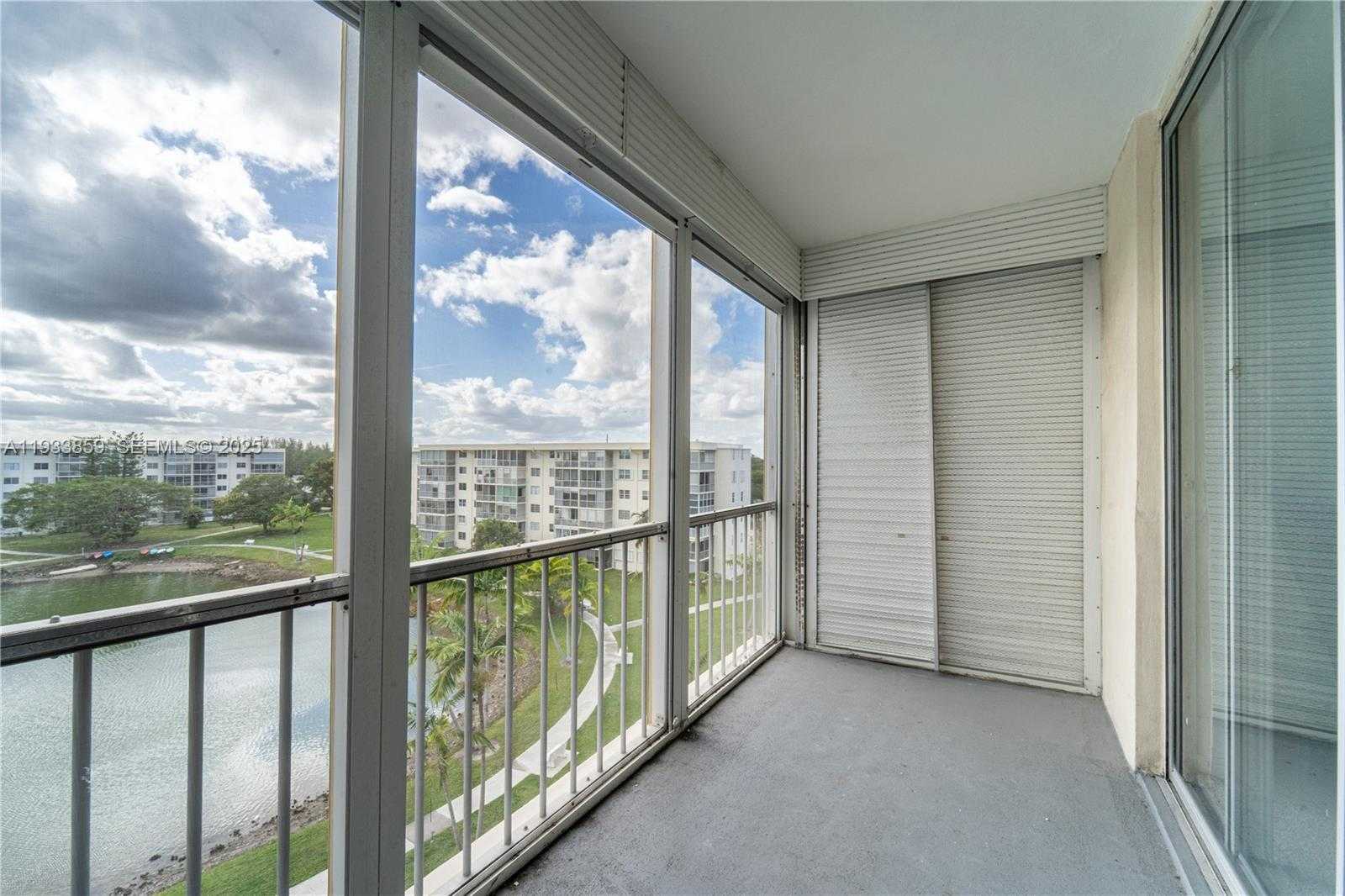 Small Image of 2855 LEONARD DR #H607, Aventura Number 15
